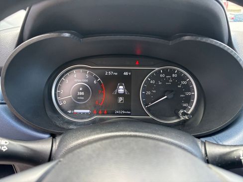 Used 2025 Nissan Versa SV FWD image 38