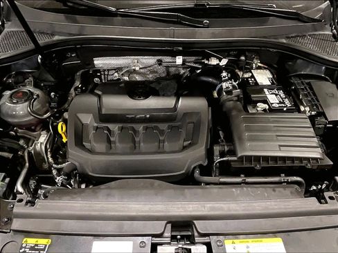 Used 2024 Volkswagen Tiguan SE image 44