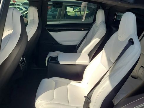 Used 2017 Tesla Model X 75D image 6
