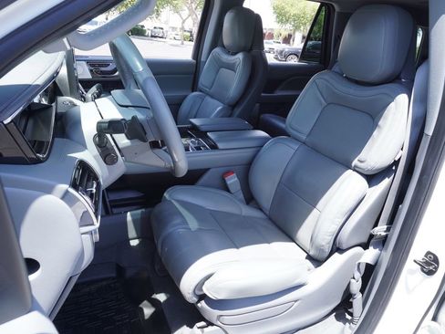 Used 2021 Lincoln Navigator Reserve w/ Luxury Package AWD/4WD image 16