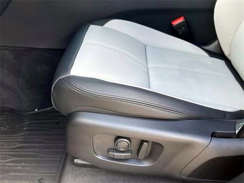 New 2026 Land Rover Range Rover Velar Dynamic SE image 16