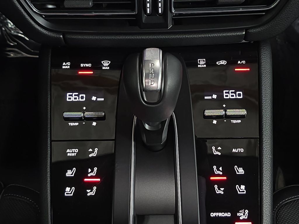 Certified 2026 Porsche Macan AWD/4WD image 19
