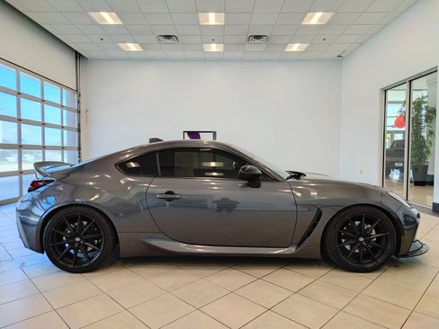 Used 2022 Toyota GR86 Premium w/ ALL Weather Mat Package (TMS) RWD image 2