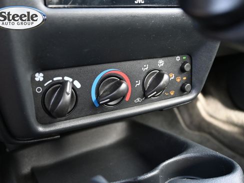 Used 2005 Chevrolet Cavalier Sedan w/ Preferred Equipment Group FWD image 15