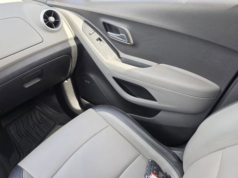 Used 2016 Chevrolet Trax LTZ FWD image 18