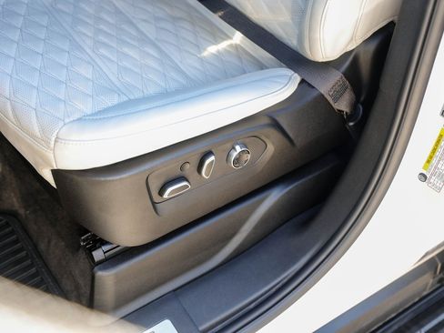 Certified 2025 Cadillac Escalade ESV Sport Platinum image 8