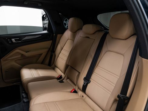 Used 2023 Porsche Cayenne image 21
