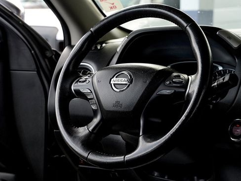 Used 2019 Nissan Pathfinder SV image 24