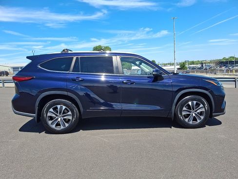 Used 2023 Toyota Highlander XLE FWD image 7