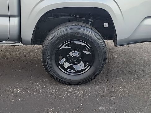 Used 2022 Toyota Tacoma SR image 11