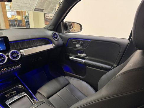 Used 2024 Mercedes-Benz GLB 250 w/ Exclusive Package image 9