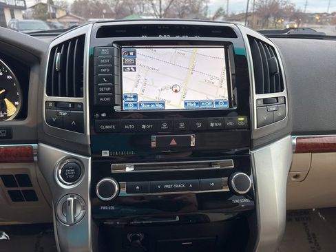 Used 2015 Toyota Land Cruiser image 26