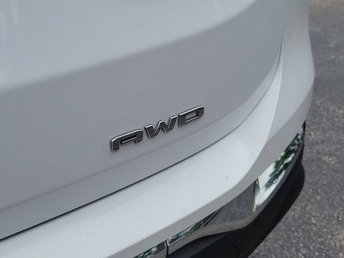 Used 2024 GMC Terrain SLT AWD/4WD image 10