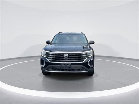 Certified 2025 Volkswagen Atlas SE FWD image 3