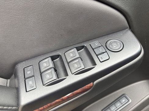 Used 2019 GMC Yukon SLT w/ Graphite Performance Edition image 13