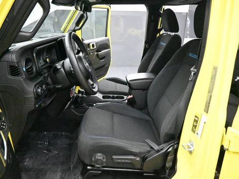 Used 2024 Jeep Wrangler Unlimited Rubicon 4xe AWD/4WD image 9
