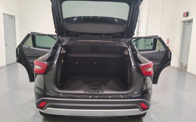 Used 2025 Chevrolet Trax LT FWD image 12