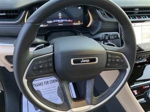 Certified 2022 Jeep Grand Cherokee Limited w/ Luxury Tech Group II image 15