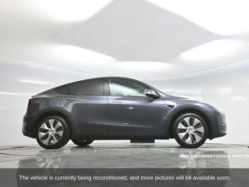 Used 2023 Tesla Model Y 2WD image 57
