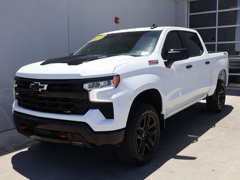 Used 2025 Chevrolet Silverado 1500 LT Trail Boss w/ Convenience Package II AWD/4WD image 1
