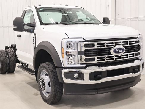 New 2026 Ford F550 4x4 Regular Cab Super Duty image 2