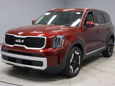 Used 2024 Kia Telluride EX w/ EX Captain's Chair Package AWD/4WD image 8