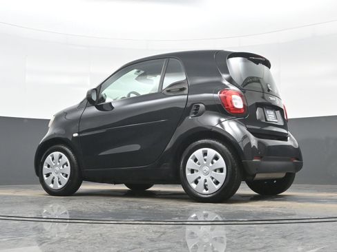 Used 2016 smart fortwo passion image 23