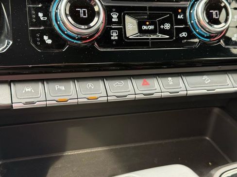 Used 2025 GMC Sierra 1500 AT4 image 41