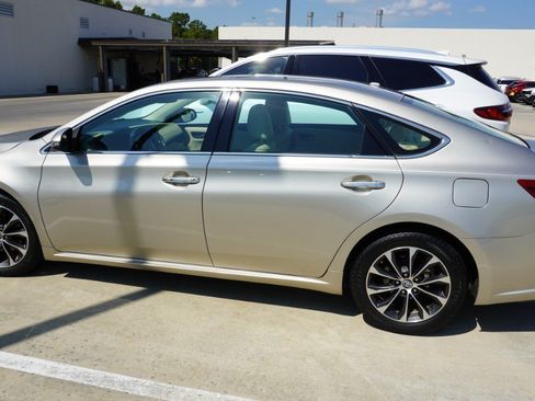 Used 2017 Toyota Avalon XLE Premium FWD image 4