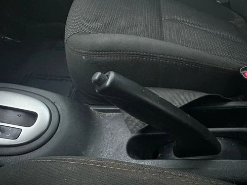 Used 2019 Nissan Versa SV image 37