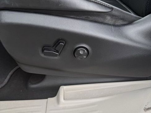 Used 2019 Chrysler Pacifica Limited image 17