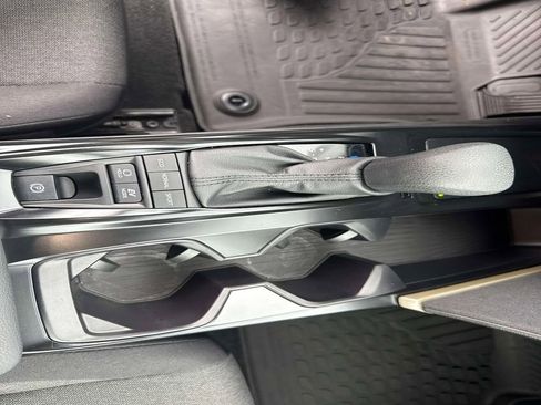 Used 2025 Toyota Camry LE w/ Convenience Package image 21