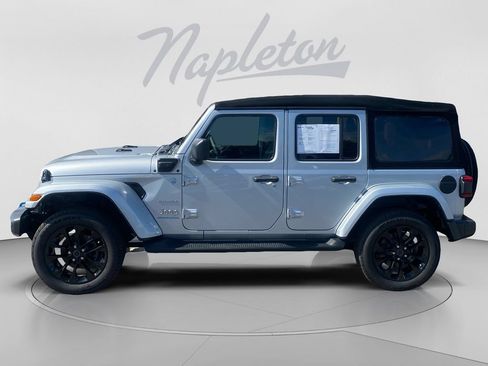 Used 2024 Jeep Wrangler Unlimited Sahara w/ Technology Group AWD/4WD image 4