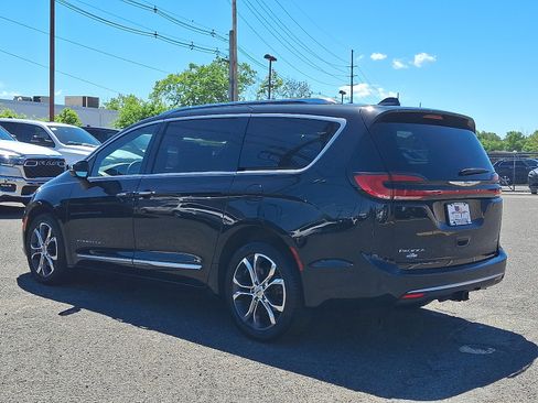 Used 2022 Chrysler Pacifica Pinnacle AWD/4WD image 5