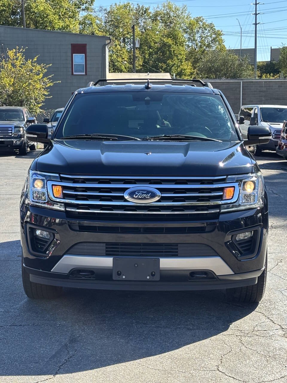 Used 2018 Ford Expedition XLT w/ Equipment Group 202A AWD/4WD image 3
