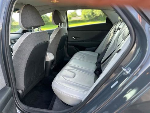 Used 2025 Hyundai Elantra Limited FWD image 14