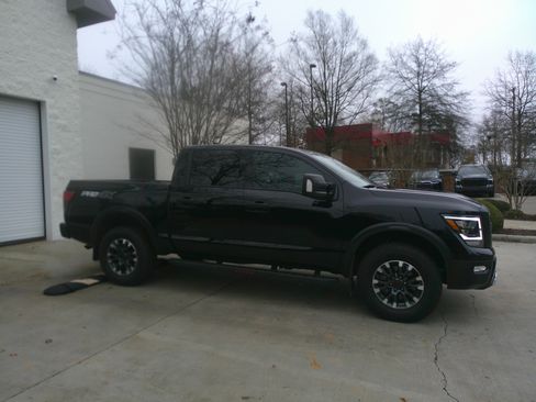 Used 2024 Nissan Titan PRO-4X w/ Pro-4x Convenience Package image 14