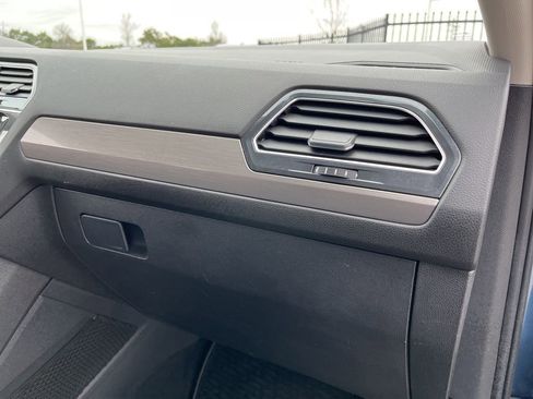 Used 2020 Volkswagen Tiguan SE image 29