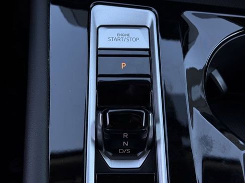 Used 2025 Volkswagen Atlas SE AWD/4WD image 19