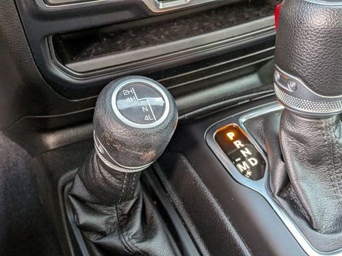 Used 2023 Jeep Gladiator Sport AWD/4WD image 32