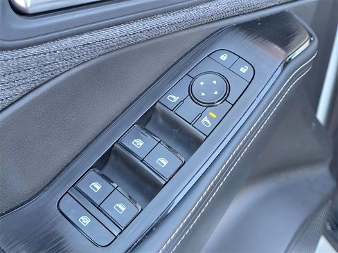 Used 2023 Nissan Rogue SV image 16