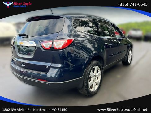 Used 2017 Chevrolet Traverse LT w/ Style and Technology Package AWD/4WD image 4
