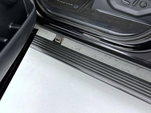 Used 2025 Ford Expedition Max Platinum AWD/4WD image 9