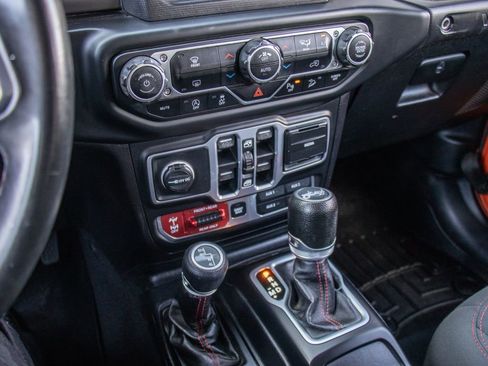 Used 2018 Jeep Wrangler Unlimited Rubicon w/ Safety Group image 16