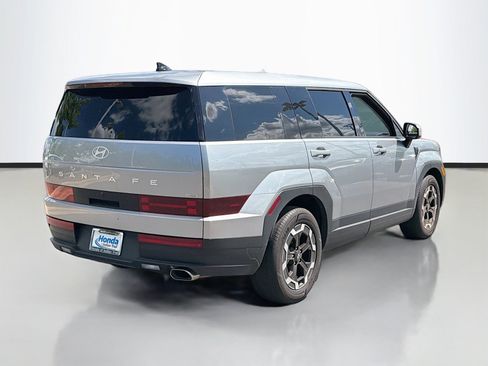 Used 2024 Hyundai Santa Fe SE AWD/4WD image 5