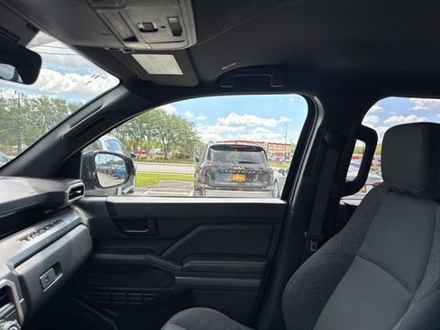 Used 2024 Toyota Tacoma SR5 AWD/4WD image 22
