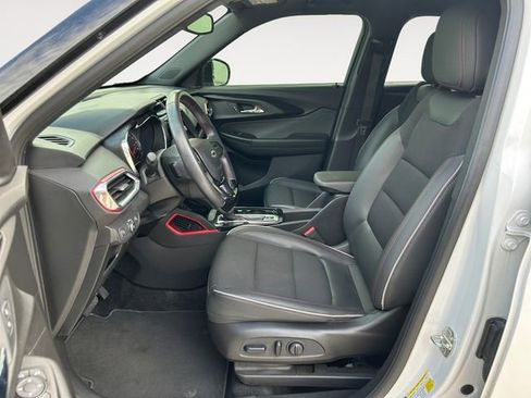 Used 2021 Chevrolet TrailBlazer RS w/ Sun and Liftgate Package image 11