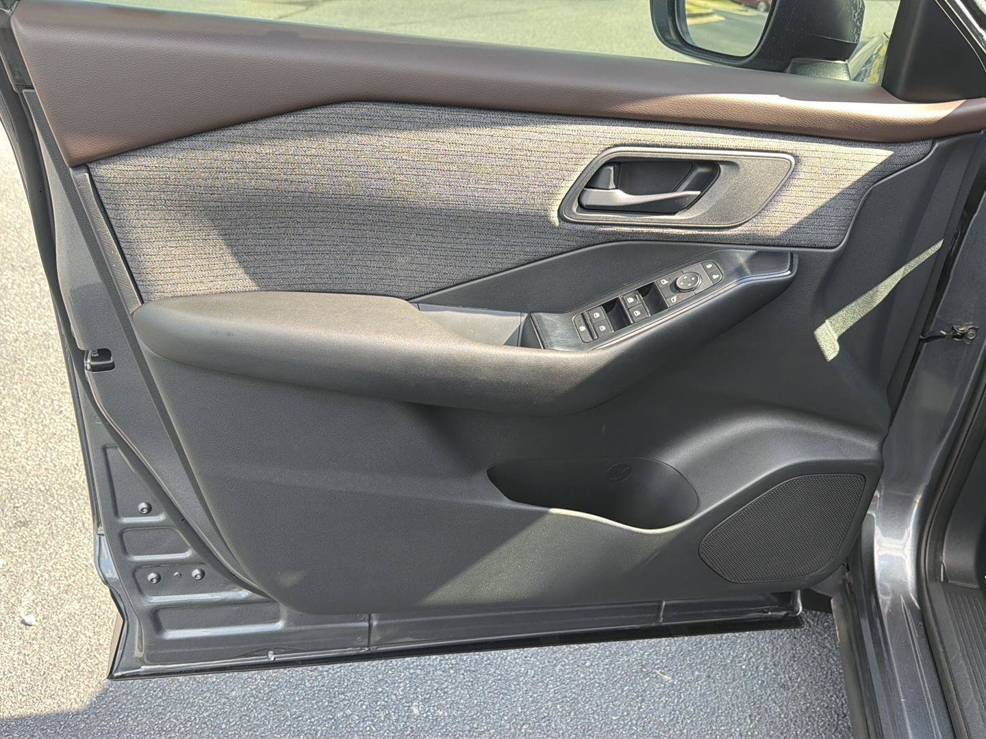 Used 2023 Nissan Rogue S AWD/4WD image 15