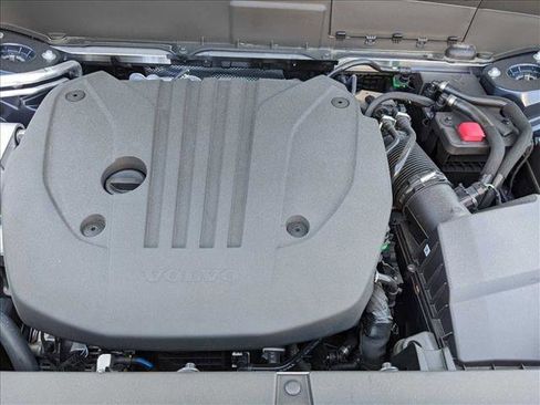 New 2025 Volvo XC90 B5 Core w/ Protection Package Premier image 16