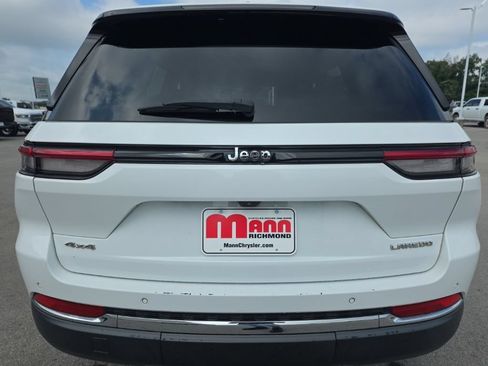 Used 2022 Jeep Grand Cherokee Laredo w/ Luxury Tech Group I AWD/4WD image 6